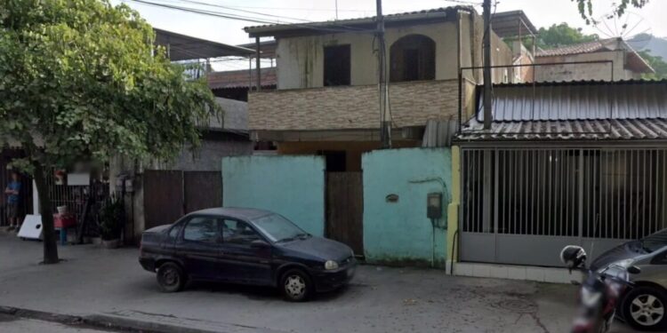 No Rio, jovem de 16 anos mata os pais a marteladas e coloca fogo nos corpos