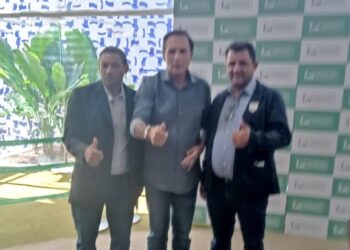 Senador Gaguim ladeado por Cimar e João Alberto Foto: Divulgação