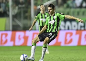 Alê, do América-MG, em duelo contra o Santos pela Série B Mourão Panda / América