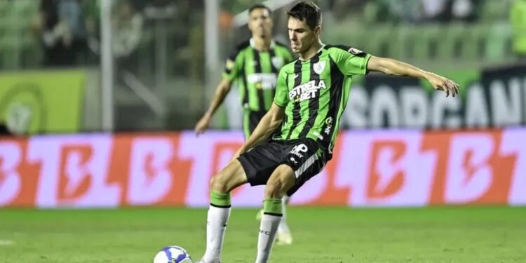 Alê defende gol do América em lance polêmico: “Tem que parar de ser hipócrita”