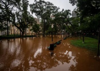 Porto Alegre é afetada por enchente histórica; nível do Guaíba passa dos 5 metros Crédito: Matheus Piccini/Fotoarena/Estadão Conteúdo -