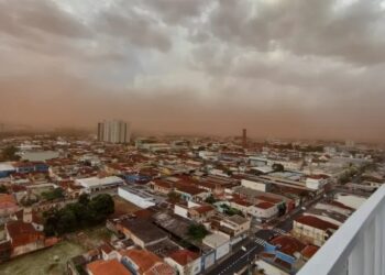 Nuvem de poeira em Ribeirão Preto (SP) Crédito: Reprodução/Cristina Alcântara