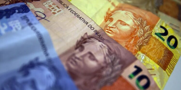 Brasil registra déficit em conta corrente de US$ 2,5 bi em abril, diz BC