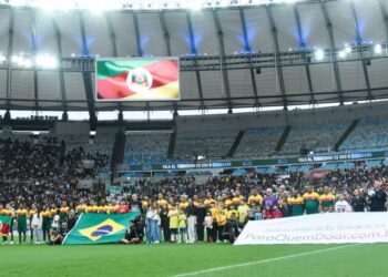 O Jogo Solidário reuniu estrelas e terminou empatado em 5 a 5