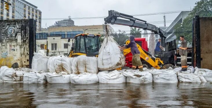 Guaíba volta a ficar abaixo de 4 metros, mas segue acima da cota de inundação