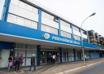 Crédito suplementar vai pagar antecipação de 13º salários de beneficiários da Previdência, diz Lupi