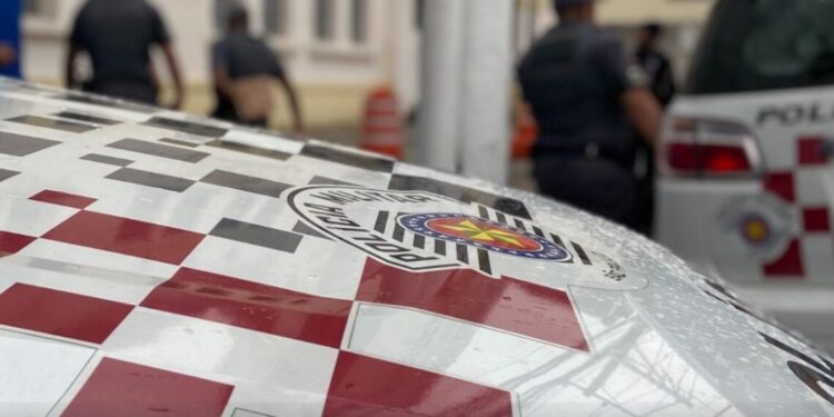 Adolescente suspeito de assassinar vizinhos é achado morto em prédio abandonado no interior de SP