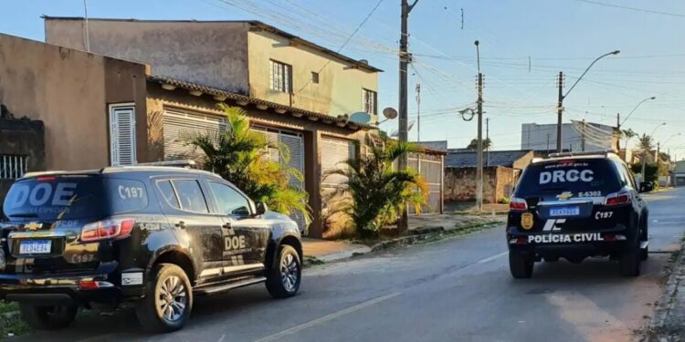 Mulher é mantida em cárcere privado no DF após se mudar com namorada