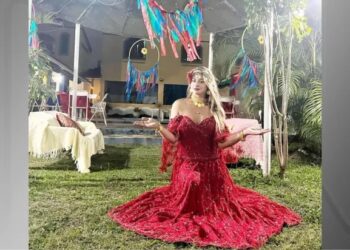 Suyany Breschak se apresentava nas redes sociais como Cigana Esmeralda Crédito: Reprodução/redes sociais