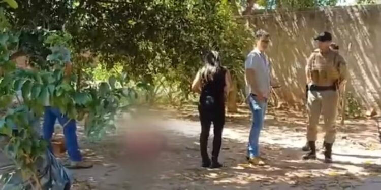 Homem tenta fugir de abordagem e morre durante confronto com a Polícia Militar — Foto: Reprodução/TV Anhanguera