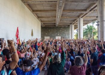 Educação decida pela manutenção do estado de greve e define novas paralisações