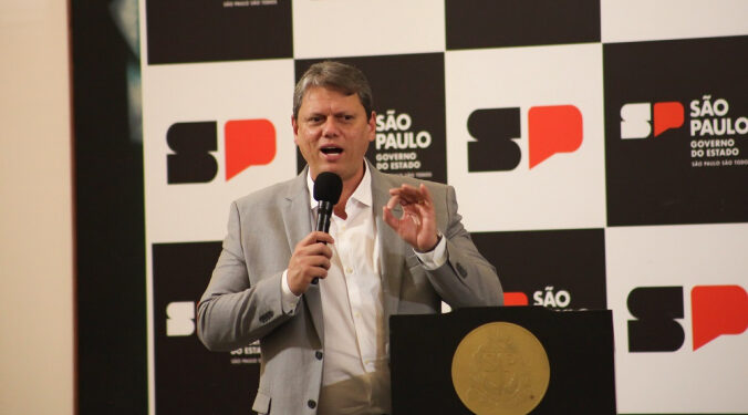Tarcísio sanciona lei que permite escolas cívico-militares em SP