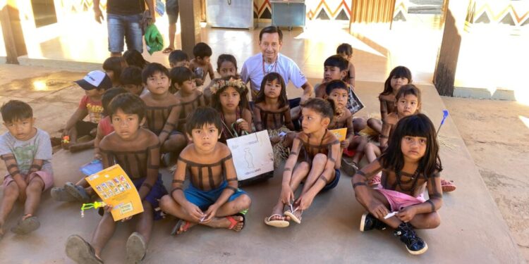 Roda e conversa com o poeta Zacarias Martins movimenta escola indígena Xerente, em Tocantínia