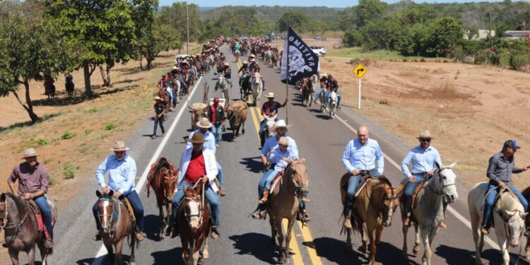 Amélio Cayres destina R$ 150 mil para aniversário de Santa Maria do Tocantins e participa da cavalgada municipal
