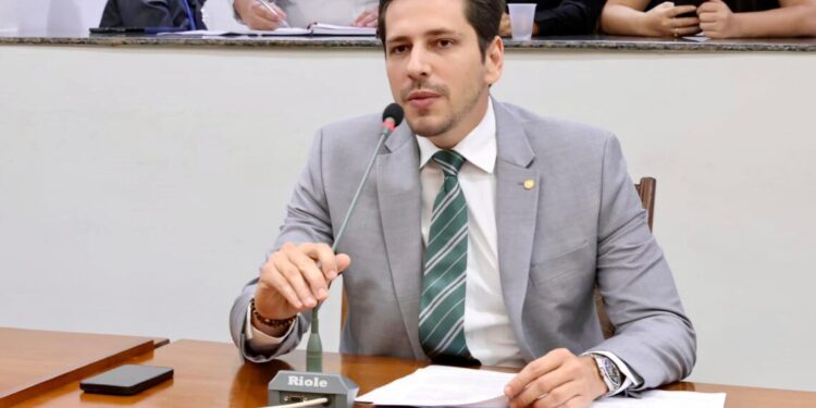 Aprovado projeto de lei de Olyntho que beneficia os advogados tocantinenses