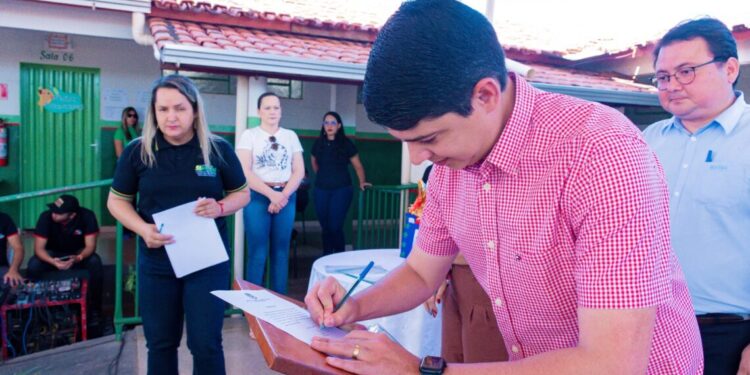 Prefeito Celso Morais assina ordem de serviço para obras do imóvel que sediará a Semej
