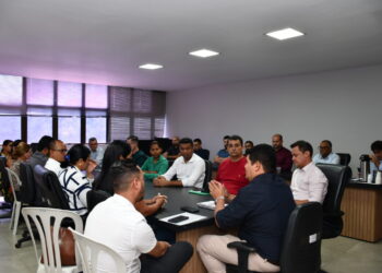 Estiveram presentes os 17 diretores das unidades hospitalares estaduais