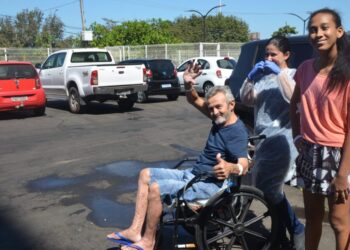O paciente Antônio José Cavalcante durante o passeio com banho de sol