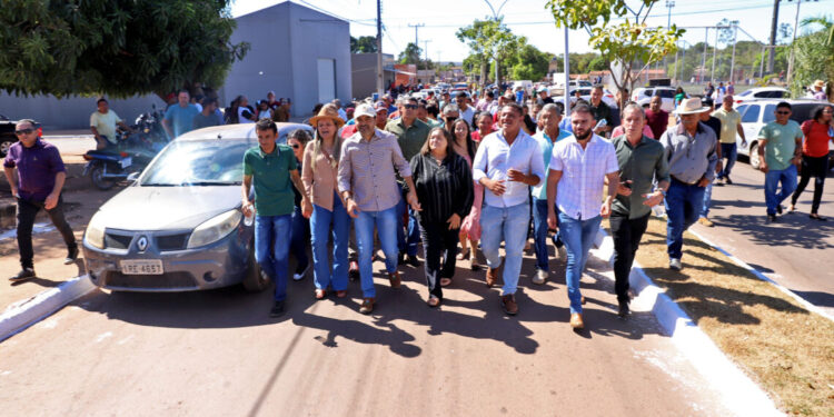 Em Novo Acordo, governador Wanderlei Barbosa entrega obras de pavimentação asfáltica