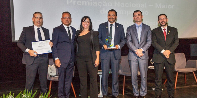 Governador Wanderlei Barbosa recebe prêmio de 2ª melhor gestão contábil e fiscal do país