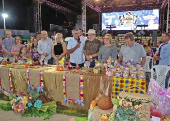 Governador em exercício abre oficialmente a programação do maior arraial da região do bico do papagaio