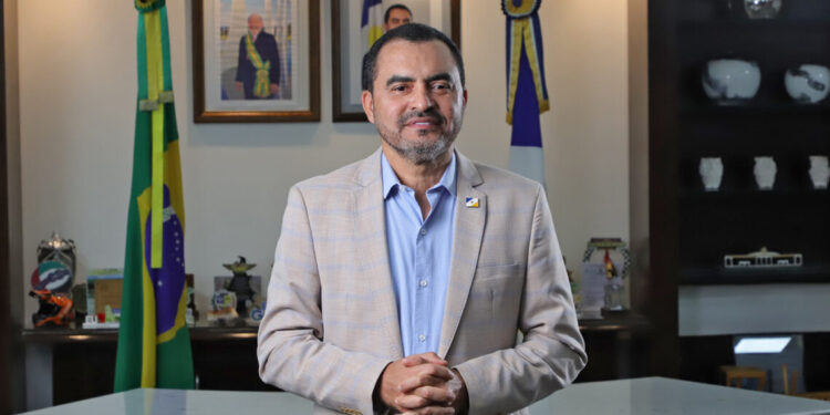 O governador do Tocantins, Wanderlei
Barbosa, parabeniza o distrito de Taquaruçu por sediar mais uma edição do Capital por um dia, realizada neste sábado, 1° de junho