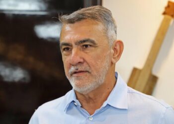 "Mantemos o cronograma da agenda positiva do governo, ao receber os representantes das pastas que nos auxiliam a fazer uma boa gestão", pontuou o governador em exercício, Amélio Cayres - Esequias Araújo/Governo do Tocantins