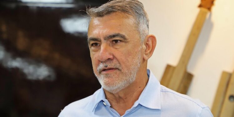 Governador em exercício, Amélio Cayres, recebe visitas institucionais para aprovação de lei para piscicultura e encaminhamento de projetos