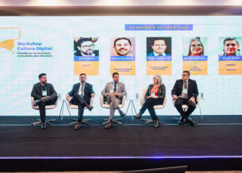 Presidente da ATI, Alírio Felix, secretário da Serb, Carlos Manzini Júnior, secretário da educação, Fábio Pereira Vaz e demais convidados da cerimônia de abertura.