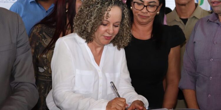 Governo do Tocantins assina Protocolo de Intenções para construção da Casa da Mulher Tocantinense em Gurupi