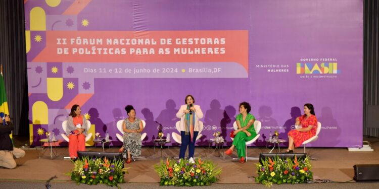 Mesa-redonda abordou o tema Ampliando a Participação das Mulheres nos Espaços de Poder e Decisão.