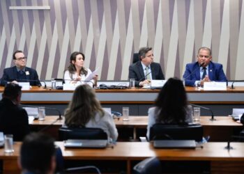 Senador Eduardo Gomes discute impacto da Inteligência Artificial na Comunicação Social em audiência no Senado