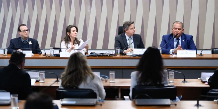 Senador Eduardo Gomes discute impacto da Inteligência Artificial na Comunicação Social em audiência no Senado