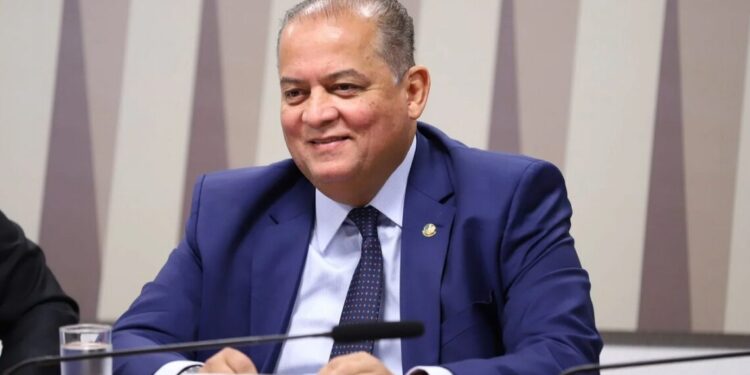 Senador Eduardo Gomes é novamente escolhido como um dos “Cabeças” do Congresso Nacional em ranking do DIAP
