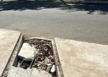 Buraco em passarela causa acidente em Miracema