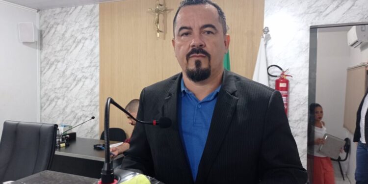 Rua da Pedreira precisa de melhoras, afirma Helder Borges