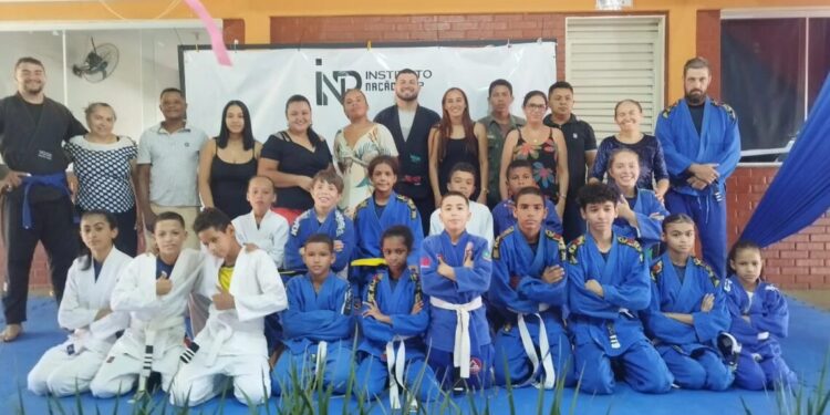Primeira Graduação de Jiu-Jitsu na Escola de Tempo Integral Luiz Gonzaga pelo Projeto Compartilhe Amor