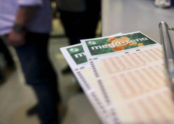 Bilhete simples, com seis números marcados, custa R$ 5
Marcelo Camargo/Agência Brasil