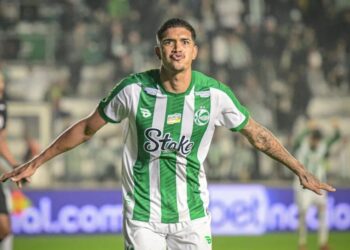 Lucas Barbosa comemora gol sobre o Atlético-GO no Brasileirão Nathan Bizotto/ECJ