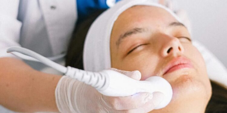 Existem diversos tipos de peeling, com objetivos mais suaves ou profundos, a partir da intenção e necessidade de cada paciente
Banco de imagens/Pexels