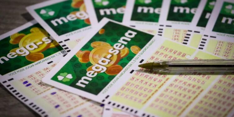 Mega-Sena 2733: nenhuma aposta acerta seis dezenas e prêmio acumula em R$ 112 mi; veja números
