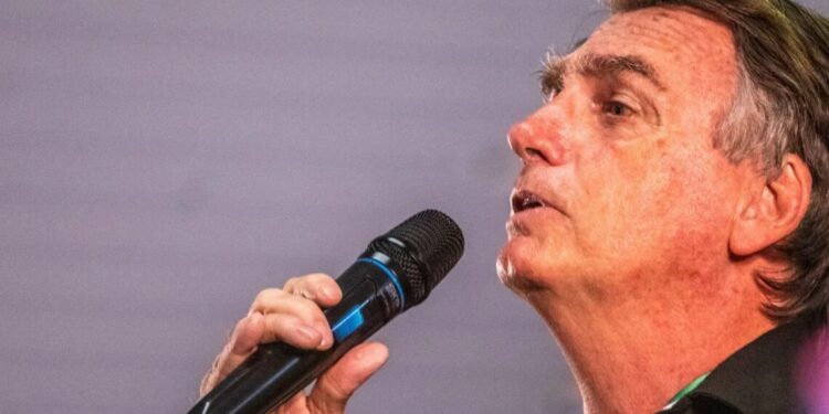Bolsonaro avisa a Marcos Pereira que apoiará “candidato de Lira” para sucessão na Câmara