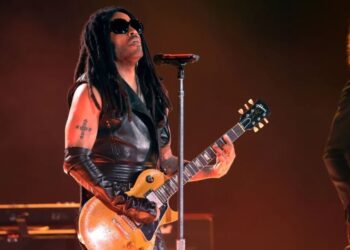 Lenny Kravitz se apresenta no People's Choice Awards 2024 Mark Von Holden/NBC via Getty Images