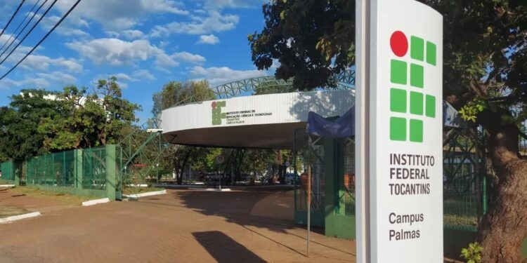 IFTO abre vagas e cadastro reserva para professor substituto em duas cidades com salários de R$ 7,5 mil