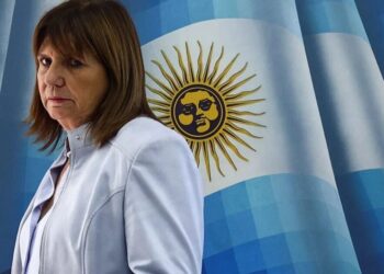 Patricia Bullrich concede entrevista em Buenos Aires