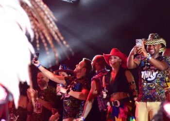 Ex-BBBs no palco do segundo dia do São João da Thay Crédito: Leo Franco e Natália Rampinelli/ AgNews