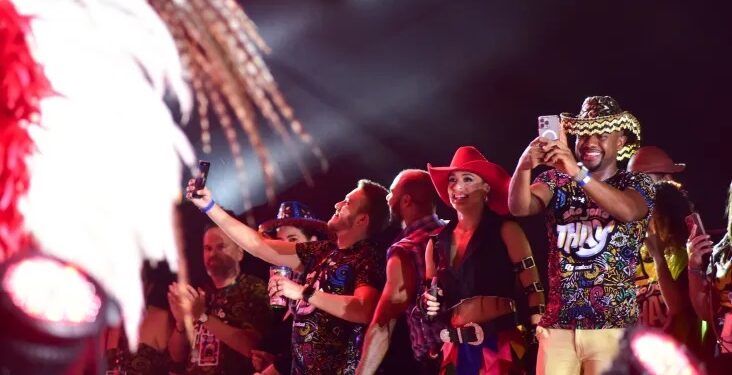 Ex-BBBs no palco do segundo dia do São João da Thay
Crédito: Leo Franco e Natália Rampinelli/ AgNews