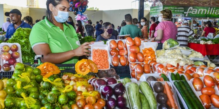 Prefeitura abre inscrições para interessados em atuar como feirante na Feira Coberta do Aureny III