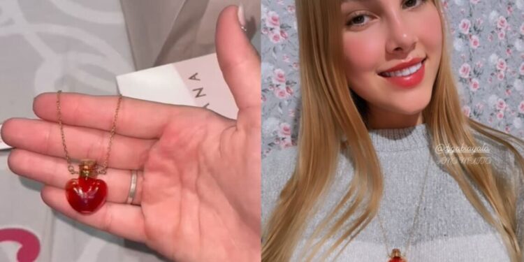 Depois de mostrar o presente, o filho de Andressa Urach mostrou a namorada usando o presente
Instagram/Reprodução