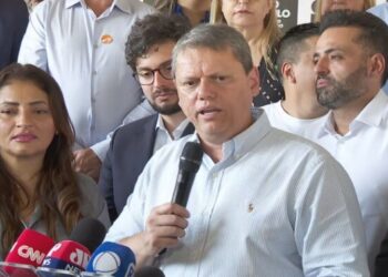 Tarcísio de Freitas, governador de São Paulo, participou de evento que oficializou a estação de metrô em Taboão da Serra Diego Mendes